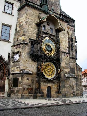 l´horloge de la veille ville